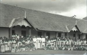 École, Paisakari, années